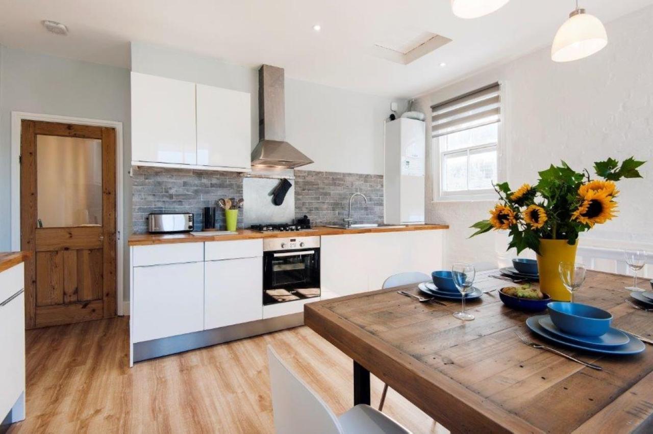 Modern Family Home In London Close To Amenities And Train Dış mekan fotoğraf