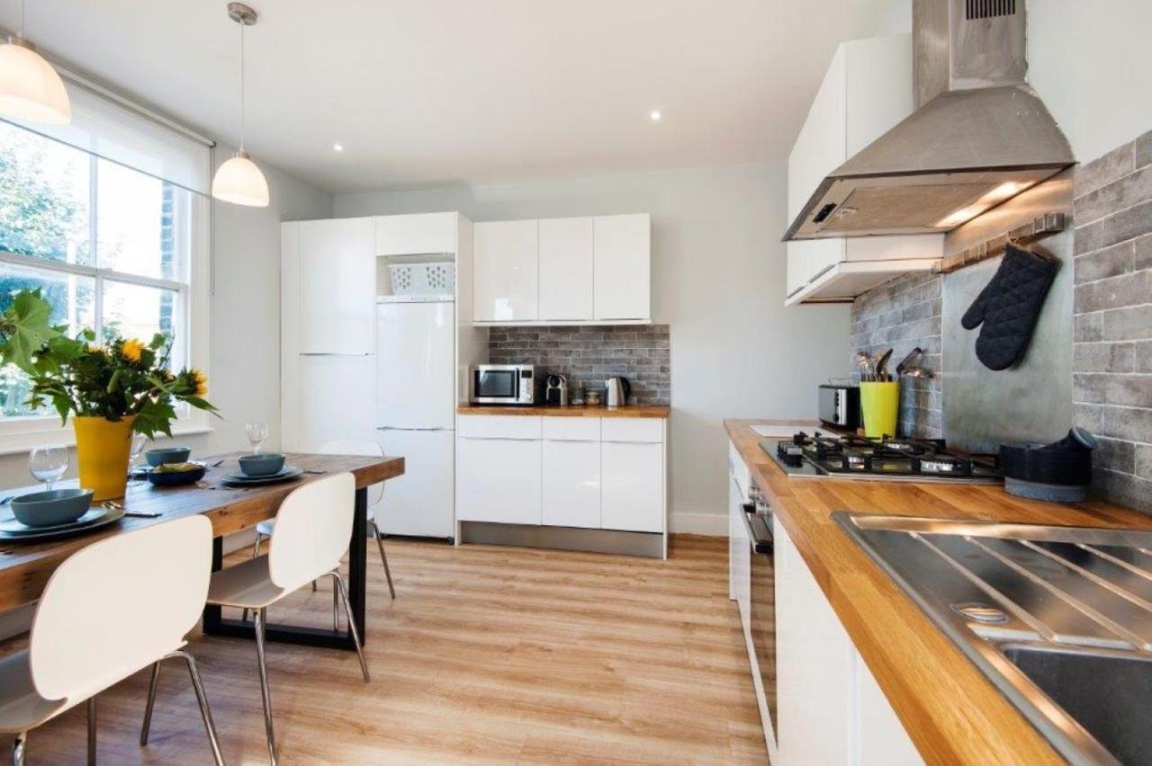Modern Family Home In London Close To Amenities And Train Dış mekan fotoğraf
