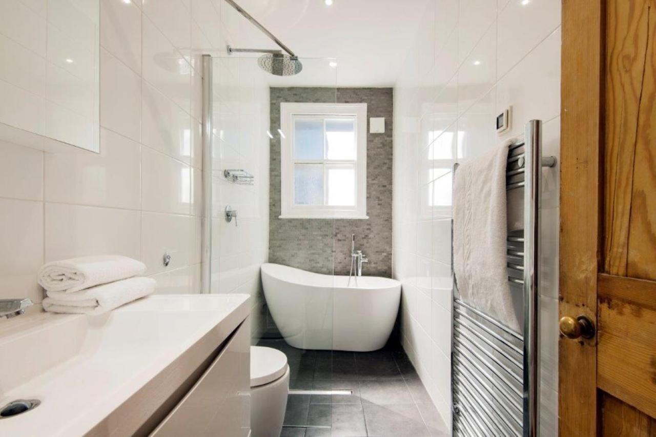 Modern Family Home In London Close To Amenities And Train Dış mekan fotoğraf