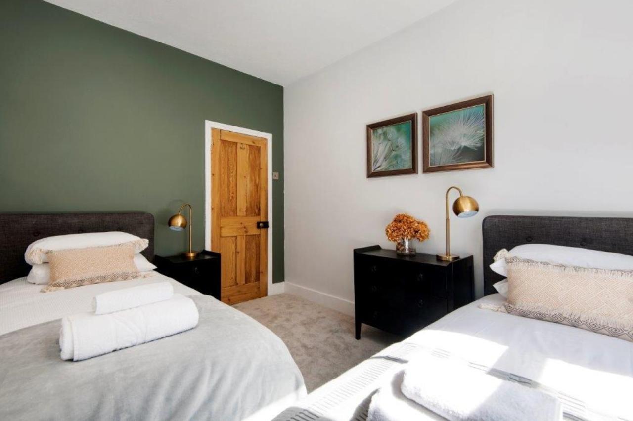 Modern Family Home In London Close To Amenities And Train Dış mekan fotoğraf