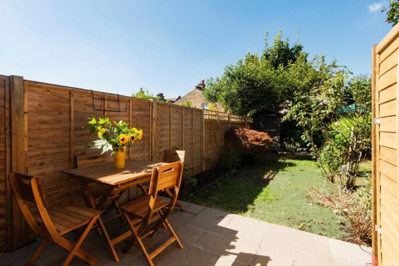 Modern Family Home In London Close To Amenities And Train Dış mekan fotoğraf