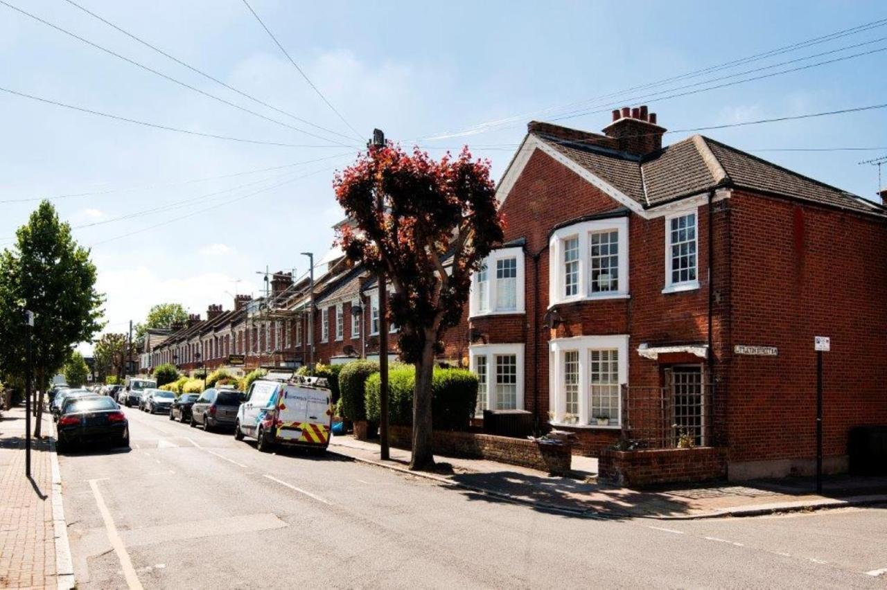 Modern Family Home In London Close To Amenities And Train Dış mekan fotoğraf